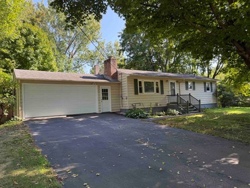 82 Sunset Dr, Colchester, VT, 05446-6437 | Card Image