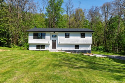 15 Larissa Ln, Wappingers Falls, NY, 12590-3505 | Card Image