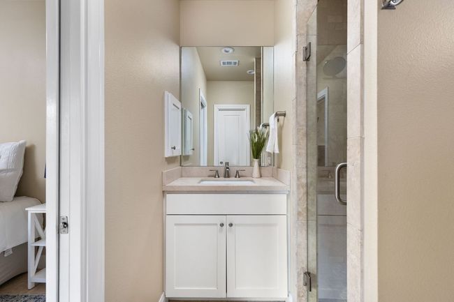 A full bathroom and walk-in closet enhance the suite’s functionality and comfort. | Image 28