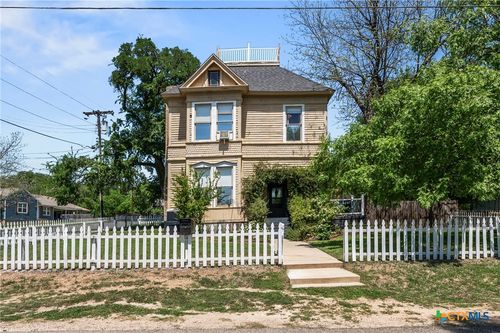 404 E 9th Ave, Belton, TX, 76513-2626 | Card Image