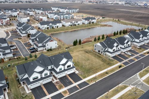 4122 Chelsea Manor Cir, Aurora, IL, 60504-3259 | Card Image