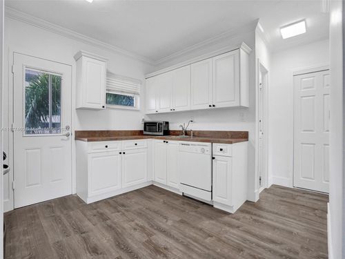 d404-1300 Lincoln Rd, MIAMI BEACH, FL, 33139-2264 | Card Image