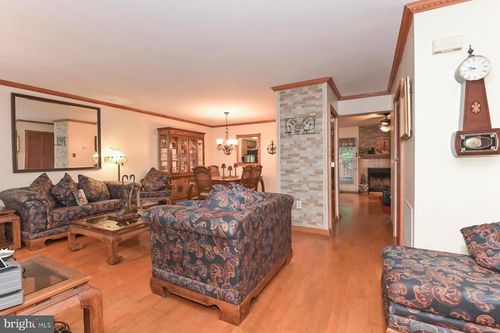 19 Magnolia Ct, BORDENTOWN, NJ, 08505-4239 | Card Image