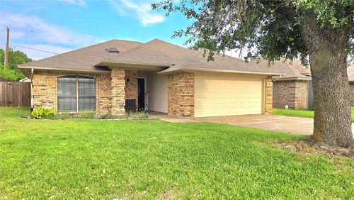 6301 Lotus Dr, Arlington, TX, 76001-7411 | Card Image