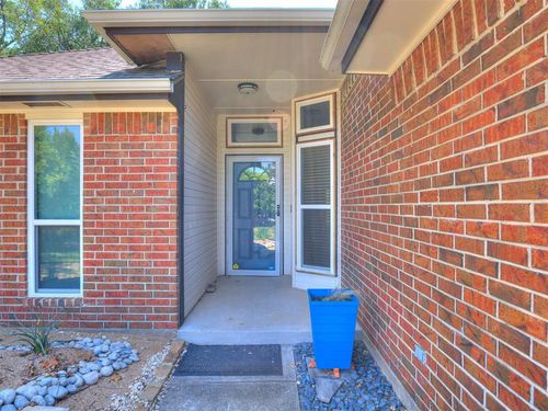 221 Victory Dr, Norman, OK, 73072-4317 | Card Image