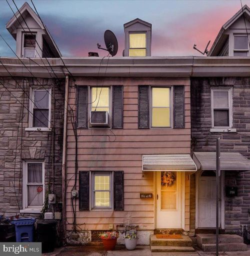 2152 Adams St, READING, PA, 19605-3070 | Card Image