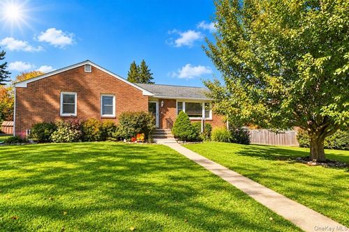 8 Mark Street, New Windsor, NY, 12553 | Card Image