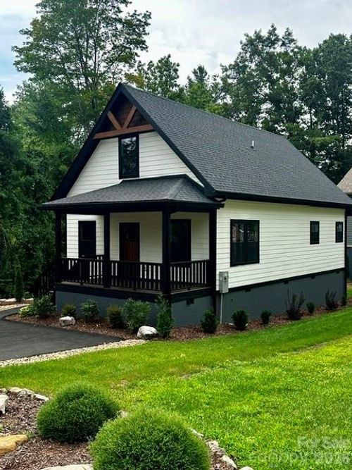 310 9th St, Black Mountain, NC, 28711-2940 | Card Image
