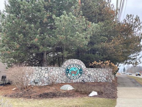 107 Eagle Ridge Rd, Lake Orion, MI, 48360-2612 | Card Image