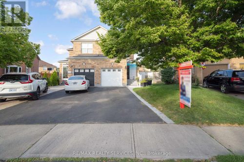 15 Dunlop Court, Brampton (Fletcher's Meadow), ON, L6X4Z8 | Card Image