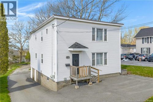 215 Somerset St, Saint John, NB, E2K2Y1 | Card Image