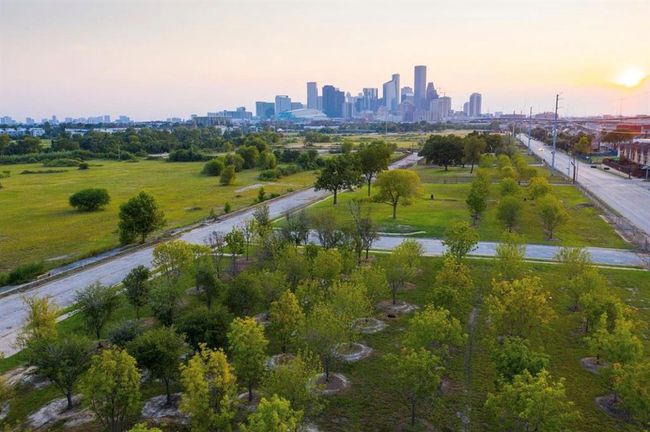 The East River Project will also contain bike trails , parks & walking trails. | Image 8
