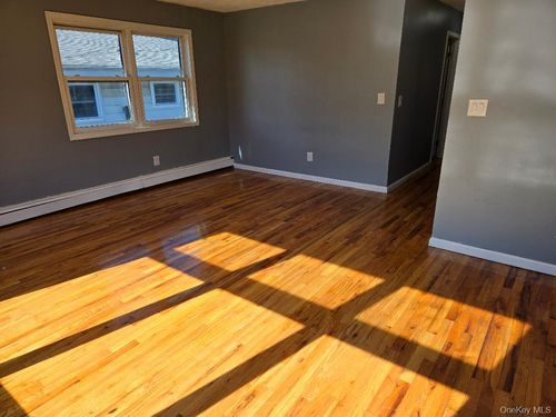 1005 Broadway, Westbury, NY, 11590-3913 | Card Image