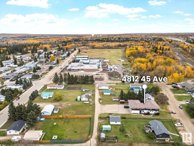 4812 45 Ave, Home with 10 bedrooms, 2 bathrooms and null parking in Evansburg AB | Image 4
