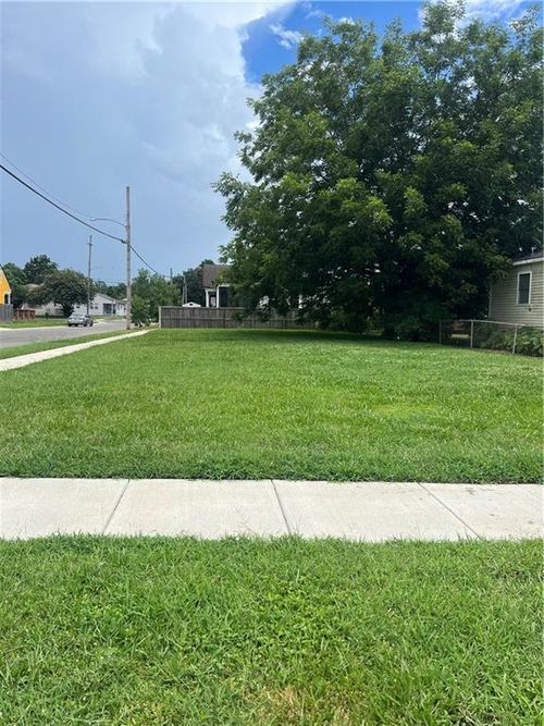5769 Cameron Blvd, New Orleans, LA, 70122-4147 | Card Image