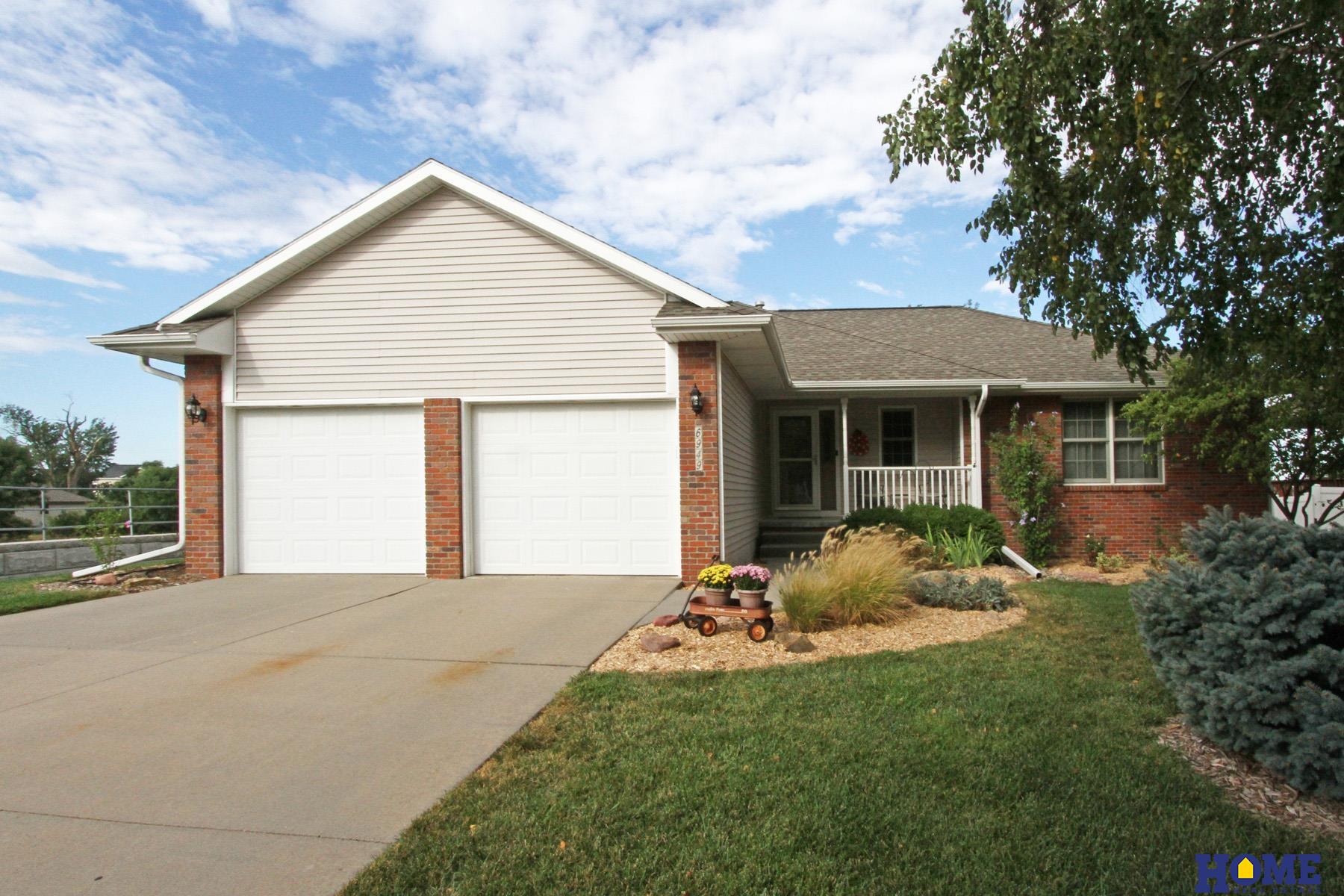 Glass Ridge Dr, Lincoln, NE 68526