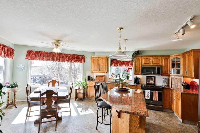 216 Canyon Terrace W, Home with 5 bedrooms, 3 bathrooms and 4 parking in Lethbridge AB | Image 9
