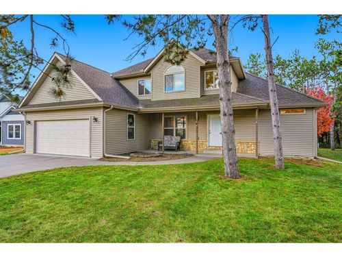 1430 Creekwood Dr, New Richmond, WI, 54017-2580 | Card Image