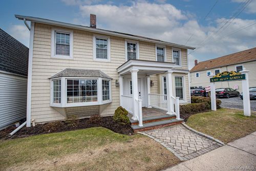 uppr-left-206 E Main St, Babylon, NY, 11702-3598 | Card Image