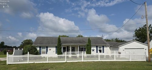 815 Williston Ave, Fostoria, OH, 44830-3251 | Card Image
