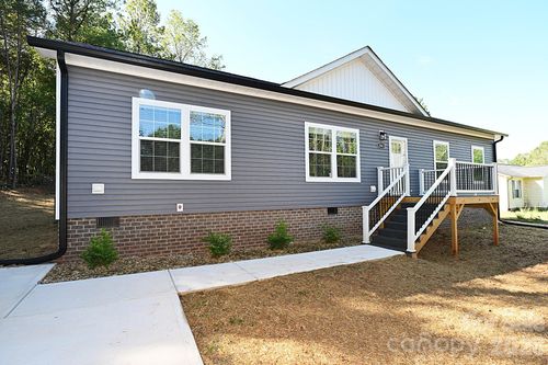 2063 Vance St, Newton, NC, 28658-9487 | Card Image