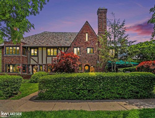 286 Rivard Blvd, Grosse Pointe, MI, 48230-1626 | Card Image
