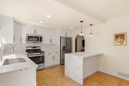 206-1651 S Juniper St, Escondido, CA, 92025-4221 | Card Image