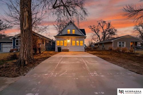 2566 Manderson St, Omaha, NE, 68111-2933 | Card Image