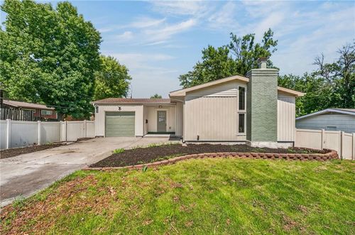 12204 E 46th Ter S, Independence, MO, 64055-5814 | Card Image