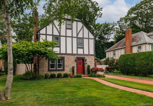 81 Gerard Ave W, Malverne, NY, 11565-1226 | Card Image