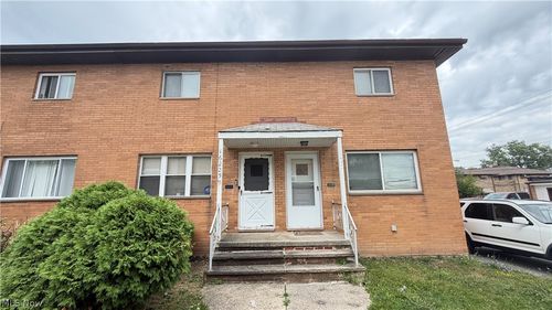 16225 Edgewood Ct, Maple Heights, OH, 44137-3967 | Card Image