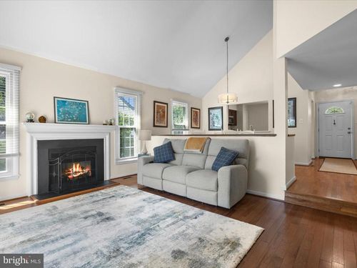15058 Holleyside Dr, DUMFRIES, VA, 22025-3023 | Card Image