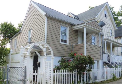 267 Gordon St, Staten Island, NY, 10304-1943 | Card Image