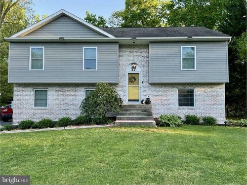 98 Manassas Dr, FALLING WATERS, WV, 25419-4873 | Card Image