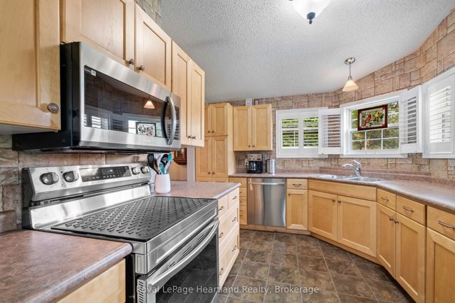 81402 Champlain Blvd, Home with 2 bedrooms, 2 bathrooms and 2 parking in Goderich ON | Image 9