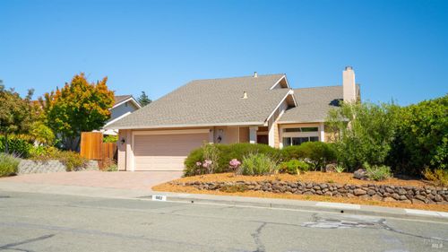 882 Oxford Way, Benicia, CA, 94510-3647 | Card Image