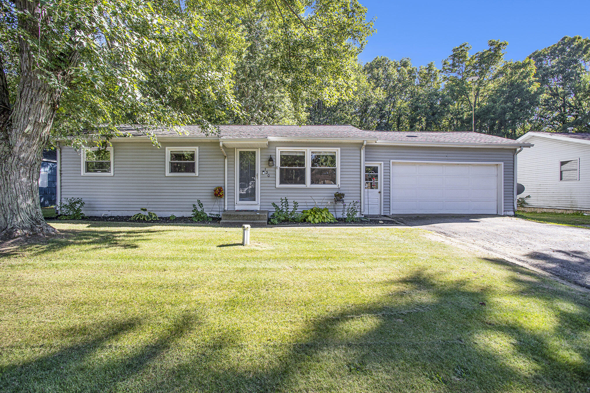 Dundee Dr, Battle Creek, MI 49014