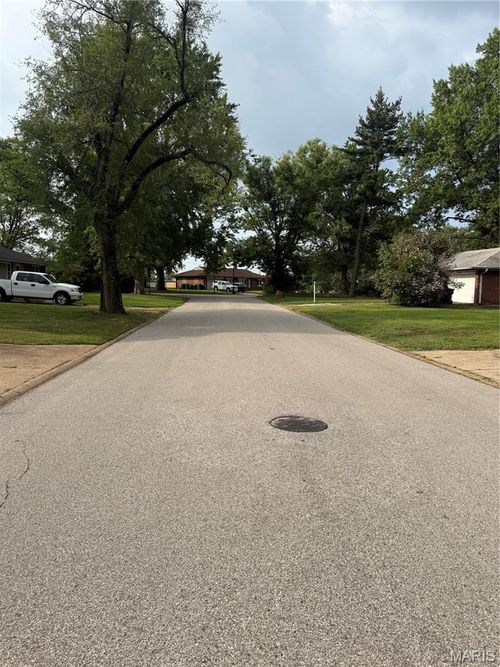 9908 Norbridge Ln, Saint Louis, MO, 63137-1401 | Card Image
