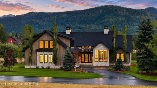 19 Hastings Dr, Victor, ID, 83455-5281 | Card Image