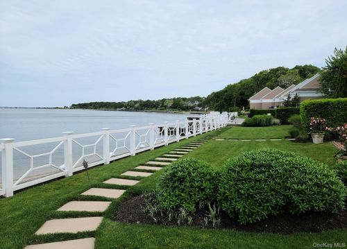 apt-627-62 Canoe Place Rd, Hampton Bays, NY, 11946-1751 | Card Image