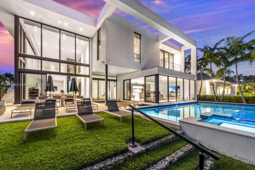 418 Sunset Dr, Hallandale Beach, FL, 33009-6540 | Card Image