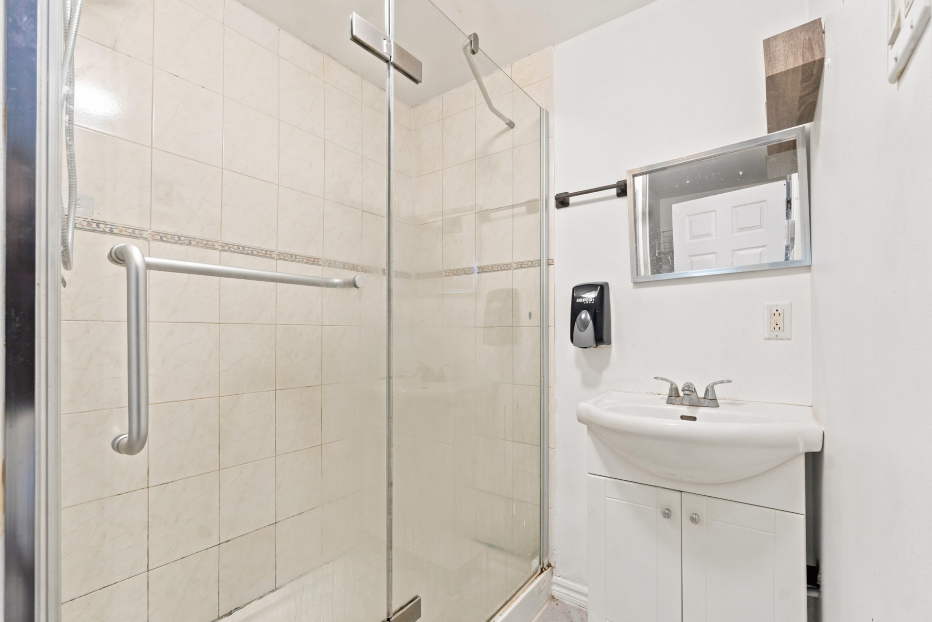 Residential Lease in Montréal (Anjou) 2