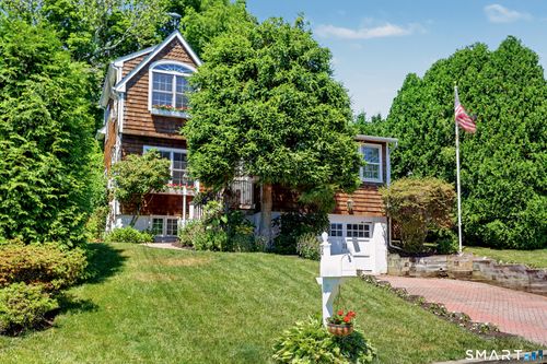 8 Sherwood Dr, Westport, CT, 06880-6624 | Card Image