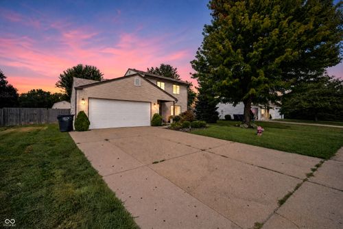 1104 Fox Trace Dr, Anderson, IN, 46013-5503 | Card Image