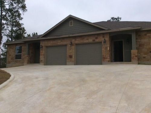 b-103 S Kanaio Dr, Bastrop, TX, 78602-6384 | Card Image