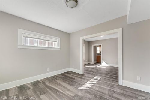 22065 Linwood Ave, Eastpointe, MI, 48021-2150 | Card Image