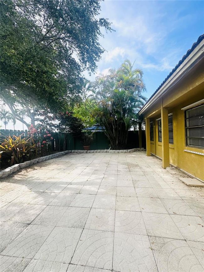 9510 Sw 151 St Ct, House other with 4 bedrooms, 3 bathrooms and null parking in Miami FL | Image 14
