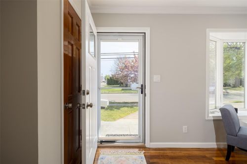 17 Pompano Ln, Massapequa Park, NY, 11762-1432 | Card Image