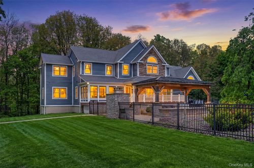 2 White Horse Rd, Middletown, NY, 10940-8718 | Card Image