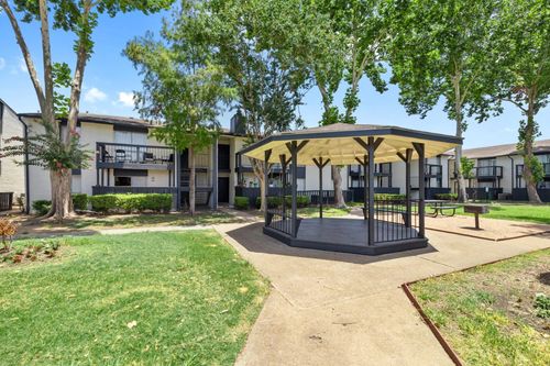 apt-2020-10101 Forum Park Dr, Houston, TX, 77036-8132 | Card Image